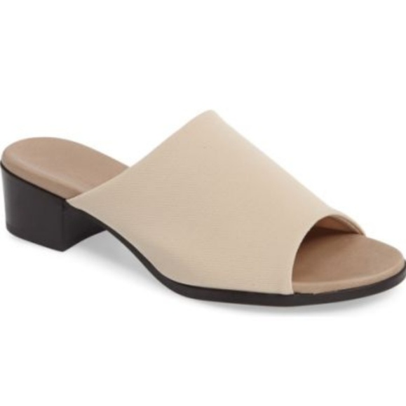munro beth sandal